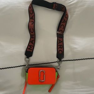 MARC JACOBS CROSS BODY BAG